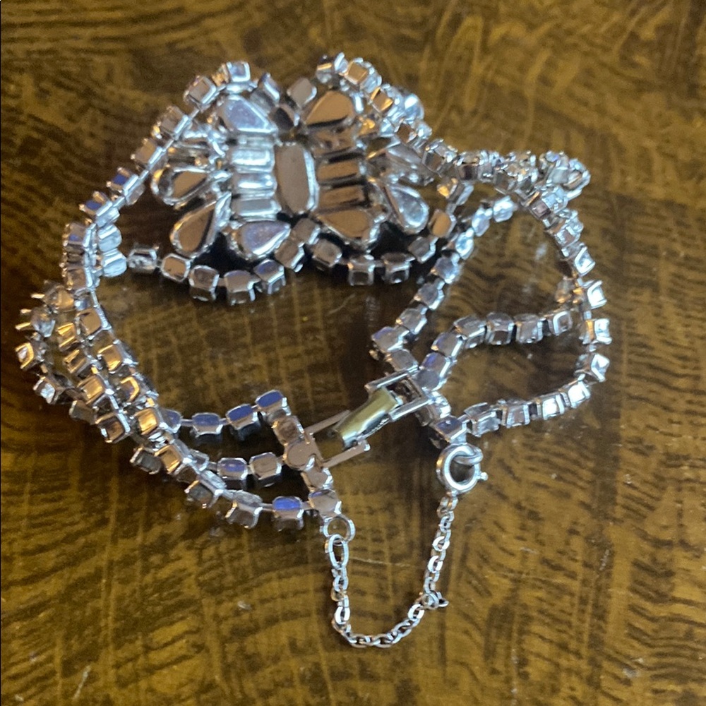 Vintage Beautiful Rhinestone & Silver Bracelet w Ornate Center safety chain - Picture 4 of 5